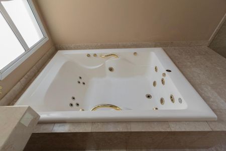 Casa de condomínio para alugar com 493m², 5 quartos e 6 vagasBanheiro Suíte 2