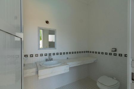 Casa de condomínio para alugar com 493m², 5 quartos e 6 vagasBanheiro Externo