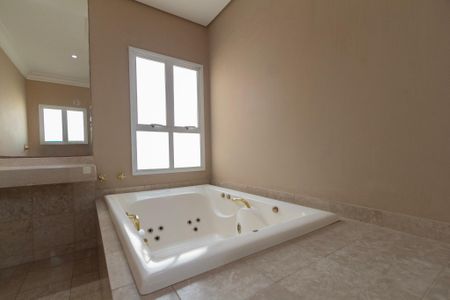 Casa de condomínio para alugar com 493m², 5 quartos e 6 vagasBanheiro Suíte 2