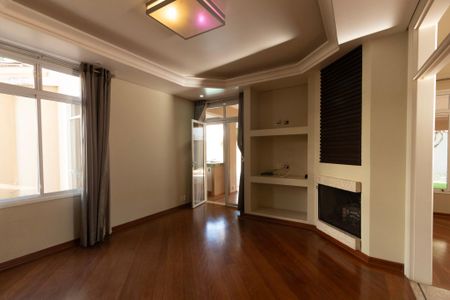 Casa de condomínio para alugar com 493m², 5 quartos e 6 vagasSala