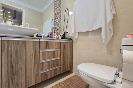 Apartamento à venda com 123m², 3 quartos e 2 vagas Apartamento à venda com 123m², 3 quartos e 2 vagasBanheiro da Suíte