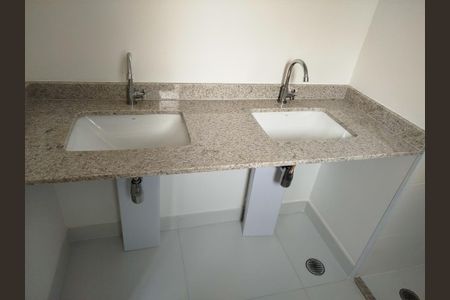 Apartamento à venda com 80m², 2 quartos e 1 vaga Apartamento à venda com 80m², 2 quartos e 1 vagaBanheiro 1 - suíte 1