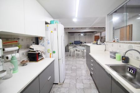Casa à venda com 160m², 4 quartos e 1 vaga Casa à venda com 160m², 4 quartos e 1 vagaCozinha