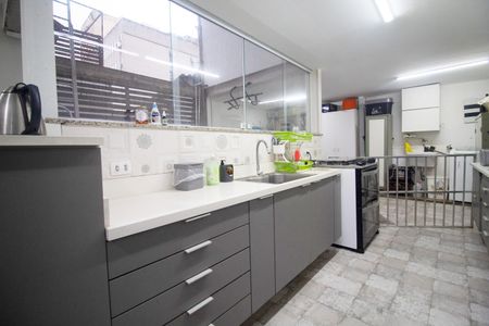 Casa à venda com 160m², 4 quartos e 1 vaga Casa à venda com 160m², 4 quartos e 1 vagaCozinha