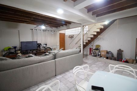 Casa à venda com 160m², 4 quartos e 1 vaga Casa à venda com 160m², 4 quartos e 1 vagaSala