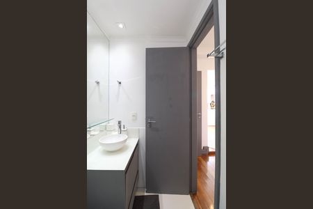 Apartamento à venda com 92m², 2 quartos e 2 vagas Apartamento à venda com 92m², 2 quartos e 2 vagasBanheiro da Suíte