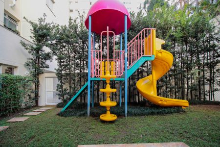 Apartamento à venda com 92m², 2 quartos e 2 vagas Apartamento à venda com 92m², 2 quartos e 2 vagasÁrea comum - Playground