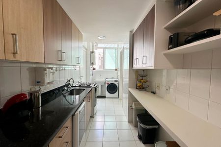 Apartamento à venda com 89m², 3 quartos e 2 vagas Apartamento à venda com 89m², 3 quartos e 2 vagasCozinha e Área de Serviço