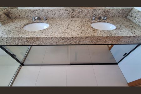 Apartamento à venda com 120m², 3 quartos e 2 vagasBanheiro da Suíte