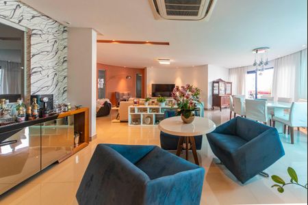 Apartamento para alugar com 209m², 4 quartos e 4 vagas Apartamento para alugar com 209m², 4 quartos e 4 vagasSala