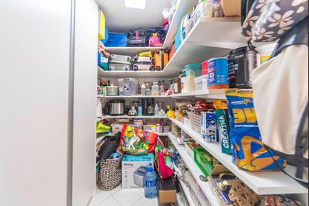 Apartamento para alugar com 209m², 4 quartos e 4 vagas Apartamento para alugar com 209m², 4 quartos e 4 vagasDespensa