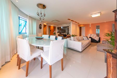 Apartamento para alugar com 209m², 4 quartos e 4 vagas Apartamento para alugar com 209m², 4 quartos e 4 vagasSala