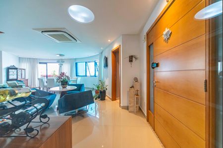 Apartamento para alugar com 209m², 4 quartos e 4 vagas Apartamento para alugar com 209m², 4 quartos e 4 vagasVista da Sala de Tv