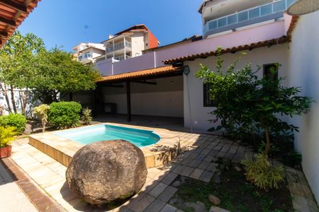 Casa à venda com 336m², 5 quartos e 4 vagasÁrea externa