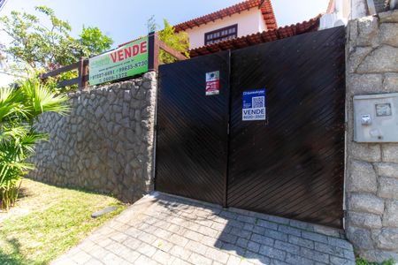 Casa à venda com 336m², 5 quartos e 4 vagasPlaquinha