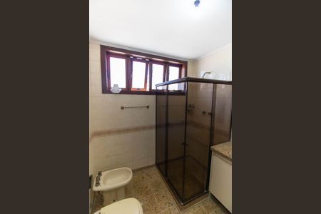 Casa à venda com 336m², 5 quartos e 4 vagasBanheiro da Suíte