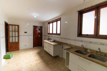 Casa à venda com 336m², 5 quartos e 4 vagasCozinha