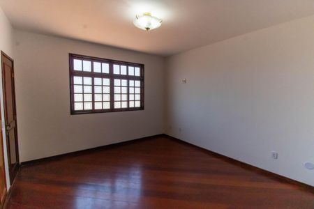 Casa à venda com 336m², 5 quartos e 4 vagasSuíte