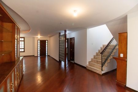 Sala de casa à venda com 5 quartos, 336m² em Camboinhas, Niterói