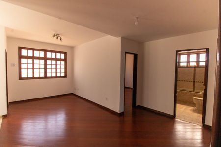 Casa à venda com 336m², 5 quartos e 4 vagasCorredor