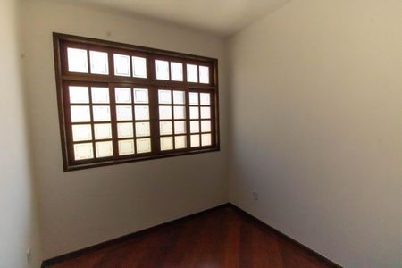 Casa à venda com 336m², 5 quartos e 4 vagasQuarto 3