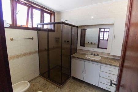 Casa à venda com 336m², 5 quartos e 4 vagasBanheiro da Suíte