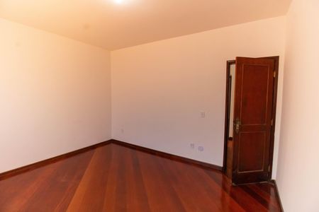 Casa à venda com 336m², 5 quartos e 4 vagasQuarto 4