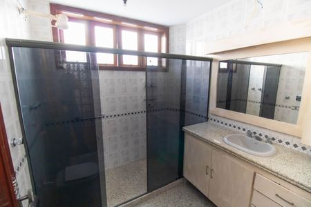 Casa à venda com 336m², 5 quartos e 4 vagasBanheiro 2