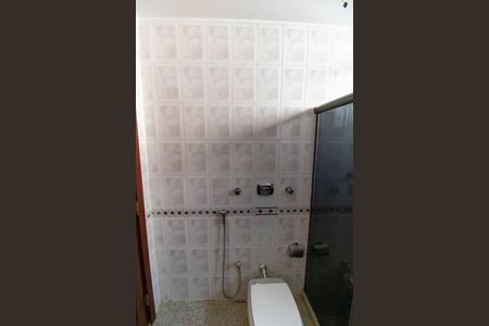 Casa à venda com 336m², 5 quartos e 4 vagasBanheiro 2