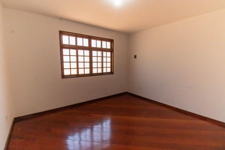 Casa à venda com 336m², 5 quartos e 4 vagasQuarto 4