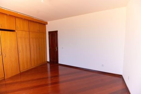 Casa à venda com 336m², 5 quartos e 4 vagasQuarto 5