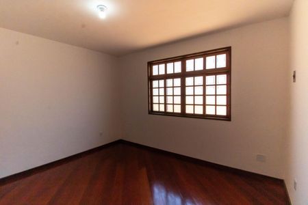 Casa à venda com 336m², 5 quartos e 4 vagasQuarto 4