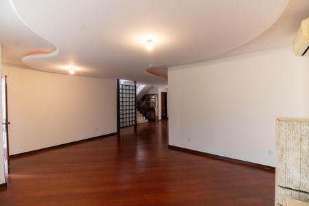 Sala de casa à venda com 5 quartos, 336m² em Camboinhas, Niterói