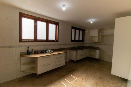 Casa à venda com 336m², 5 quartos e 4 vagasCozinha