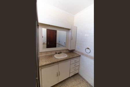 Casa à venda com 336m², 5 quartos e 4 vagasBanheiro da Suíte