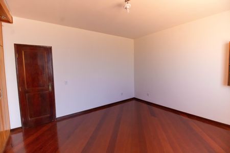 Casa à venda com 336m², 5 quartos e 4 vagasQuarto 5