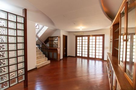 Casa à venda com 336m², 5 quartos e 4 vagasSala