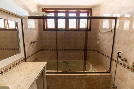 Casa à venda com 336m², 5 quartos e 4 vagasBanheiro 1