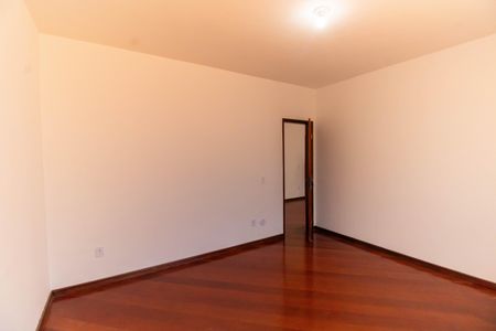 Casa à venda com 336m², 5 quartos e 4 vagasQuarto 4