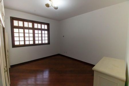 Casa à venda com 336m², 5 quartos e 4 vagasQuarto 2
