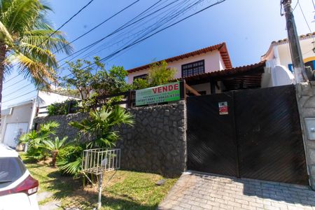 Casa à venda com 336m², 5 quartos e 4 vagasFachada