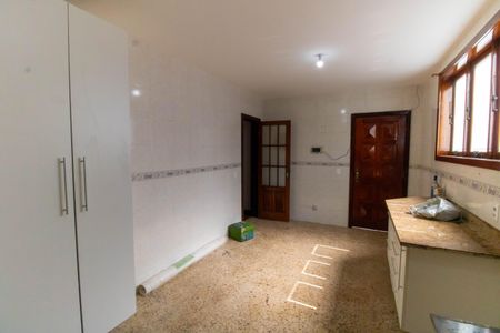Casa à venda com 336m², 5 quartos e 4 vagasCozinha