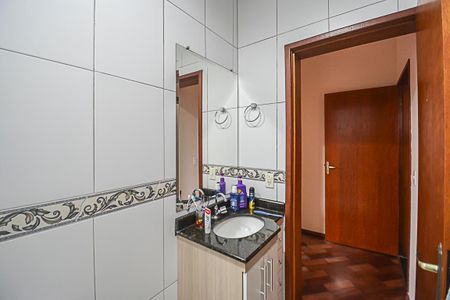 Casa à venda com 154m², 3 quartos e 4 vagas Casa à venda com 154m², 3 quartos e 4 vagasBanheiro da Suíte 1