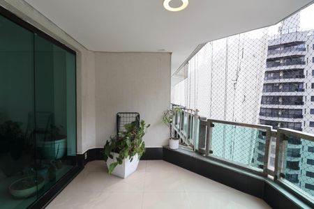 Apartamento para alugar com 186m², 4 quartos e 1 vagaVaranda