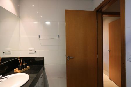 Apartamento à venda com 200m², 4 quartos e 3 vagas Apartamento à venda com 200m², 4 quartos e 3 vagasBanheiro