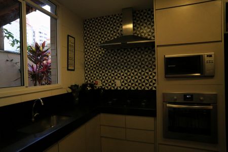 Apartamento à venda com 200m², 4 quartos e 3 vagas Apartamento à venda com 200m², 4 quartos e 3 vagasCozinha