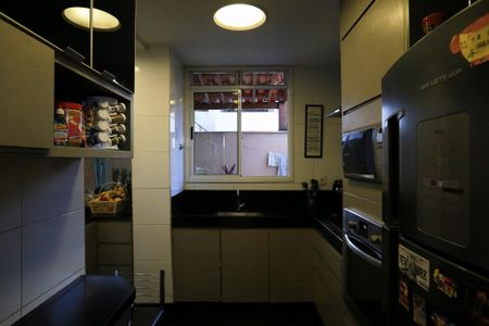 Apartamento à venda com 200m², 4 quartos e 3 vagas Apartamento à venda com 200m², 4 quartos e 3 vagasCozinha