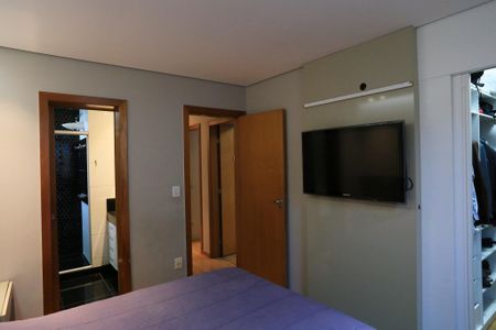 Apartamento à venda com 200m², 4 quartos e 3 vagas Apartamento à venda com 200m², 4 quartos e 3 vagasSuíte