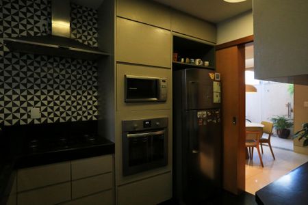 Apartamento à venda com 200m², 4 quartos e 3 vagas Apartamento à venda com 200m², 4 quartos e 3 vagasCozinha