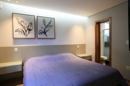 Apartamento à venda com 200m², 4 quartos e 3 vagas Apartamento à venda com 200m², 4 quartos e 3 vagasSuíte